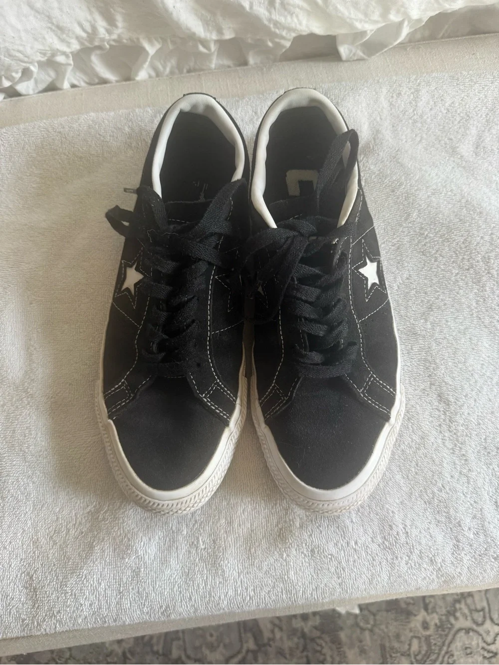 Converse One Star Pro sneakers in black suede with a white star logo Woman’s 9